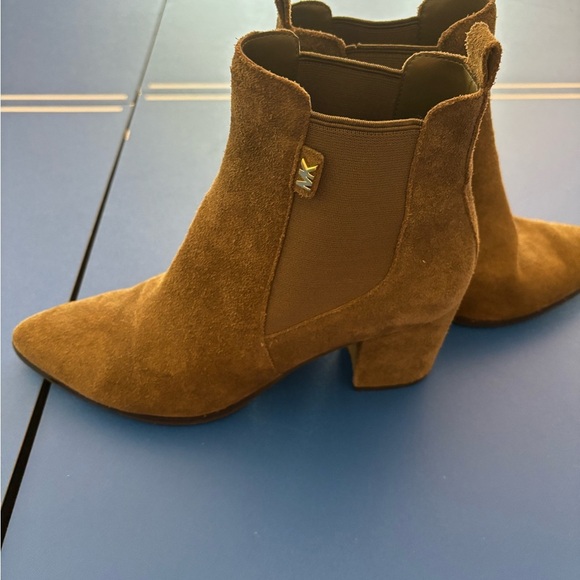 Michael Kors olive green 7.5 Suede Ankle Booties - Picture 4 of 7